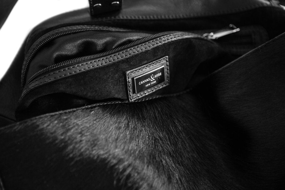 Manhattan Crossbody Messenger in Black